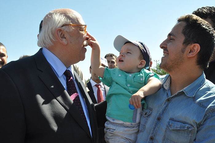 Küçük çocuk Bakan Avcı'yı böyle inceledi! - Resim: 3