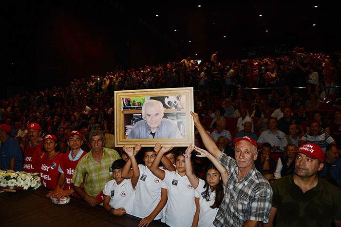 Tarık Akan'ın oğlu gözyaşlarına boğuldu! - Resim: 1