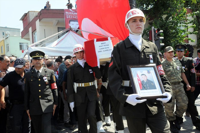 Acılı anneyi kimse sakinleştiremedi! Bu feryatlar yürek yakar - Resim: 1