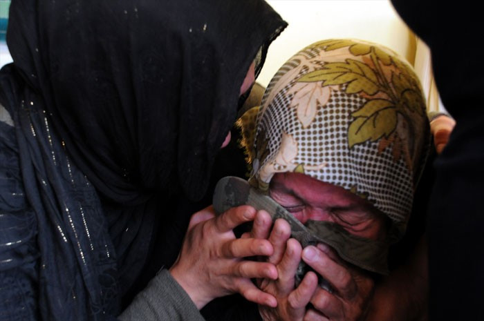 Acılı anneyi kimse sakinleştiremedi! Bu feryatlar yürek yakar - Resim: 4