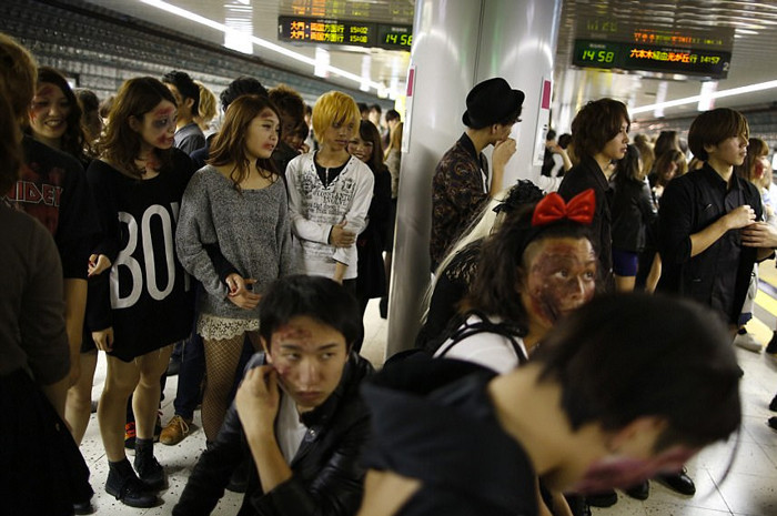 Tam bineyim derken metroda akıl alan manzarayı görünce... - Resim: 3