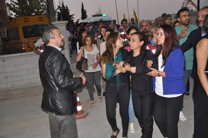 Aysel Tuğluk'un annesinin cenazesinde olay çıktı - Resim: 2