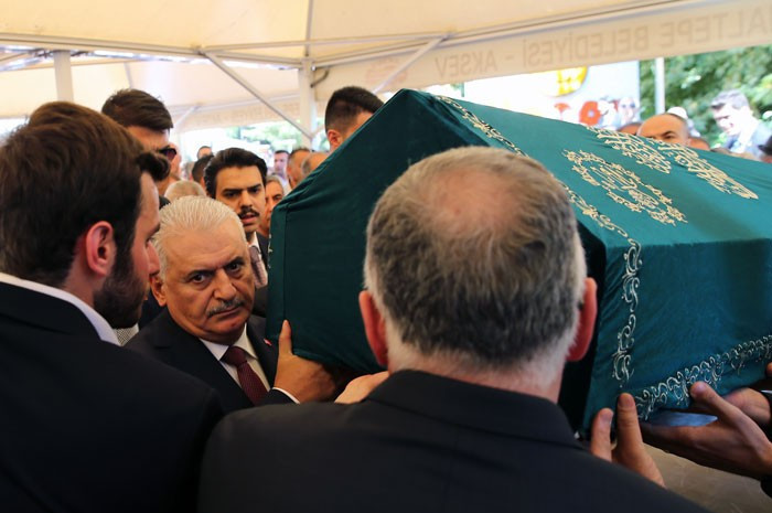 THY Müdürü Ekşi'nin acı günü Başbakan ve bakanlar yalnız bırakmadı - Resim: 2