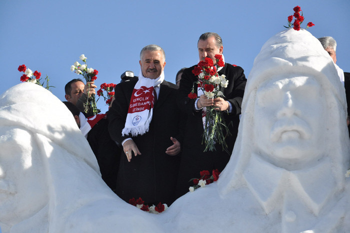  Sarıkamış'ta kardan heykellerin açılışı yapıldı - Resim: 1