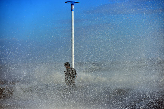 Mersin'i fırtına vurdu direğe sarıldı ama kurtulamadı - Resim: 4