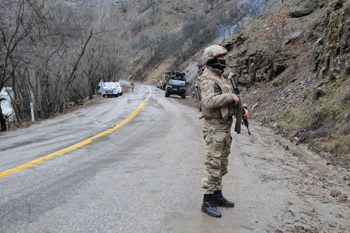 800 metre derinlikteki inlerinde kıstırıldılar işte teröristlerin o inleri - Resim: 1