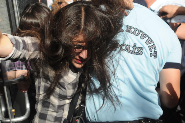 Alperenler'den eylemci kızlara saldırı - Resim: 3