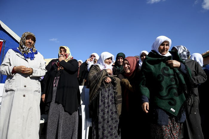 Şehidin cenazesinde yürek yakan anlar! - Resim: 2