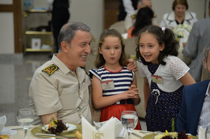 Hulusi Akar'dan şehit ailelerine duygusal sözler! - Resim: 4