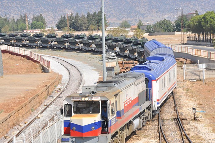  Dev sevkiyat! Tank ve zırhlı araçlar o ile taşınıyor - Resim: 1