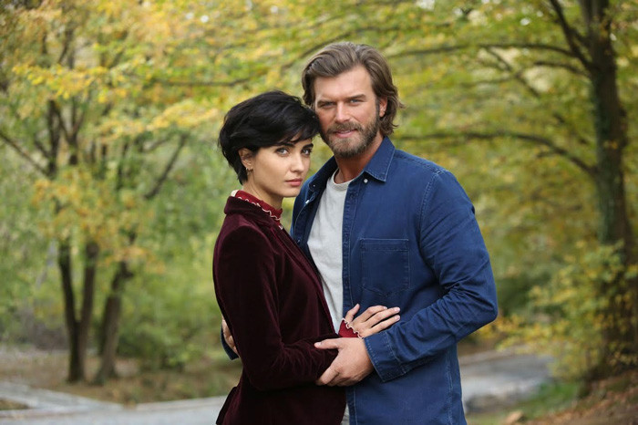 Kıvanç Tatlıtuğ ve Tuba Büyüküstün en yakışan çift seçildi listede kimler yok ki! - Resim: 2