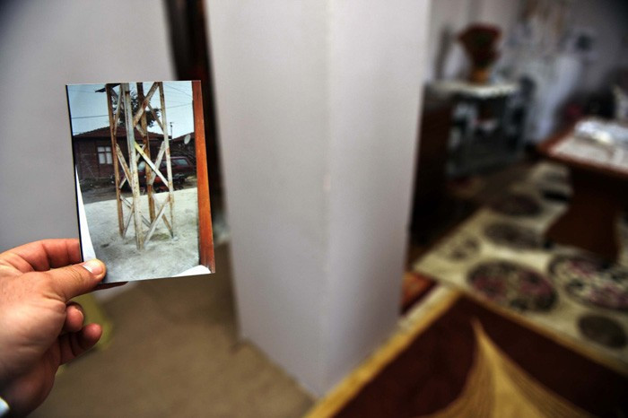 Evinden geçen kolonun içinden bakın ne çıktı! - Resim: 2