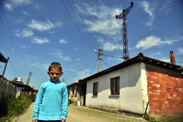 Evinden geçen kolonun içinden bakın ne çıktı! - Resim: 3