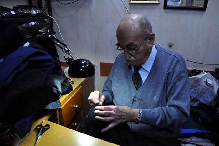 Cumhurbaşkanların kıyafetlerini onaran adam Erdoğan'a da yapmış - Resim: 1