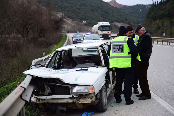Bursa'da feci kaza! Ön camdan fırladı - Resim: 2