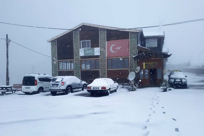 Mayıs ayının ortasında kar sürprizi! Heryer bembeyaz oldu... - Resim: 3