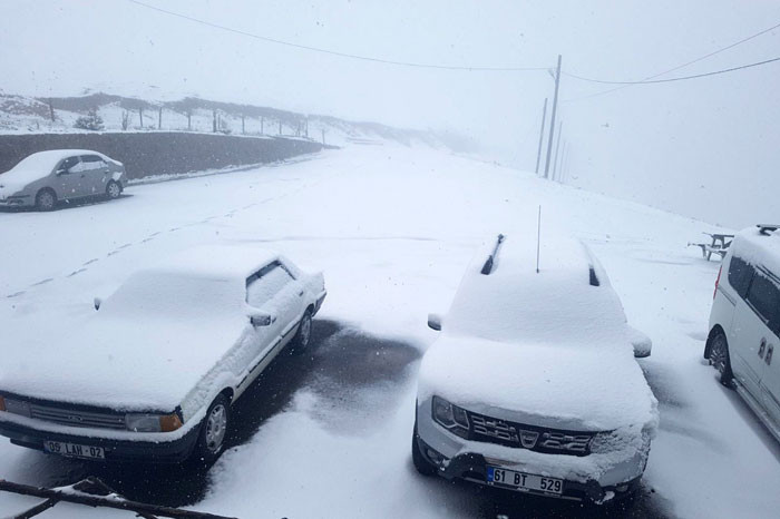 Mayıs ayının ortasında kar sürprizi! Heryer bembeyaz oldu... - Resim: 4