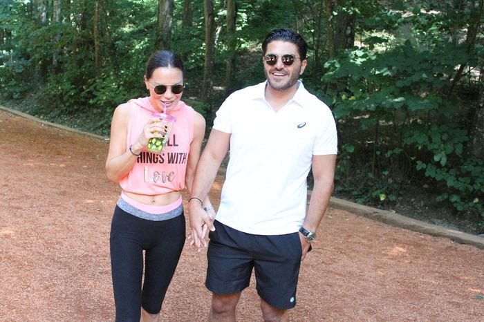 Kameralar önünde öpücüklere boğdu! Ebru Şallı Uğur Akkuş böyle görüldü - Resim: 4