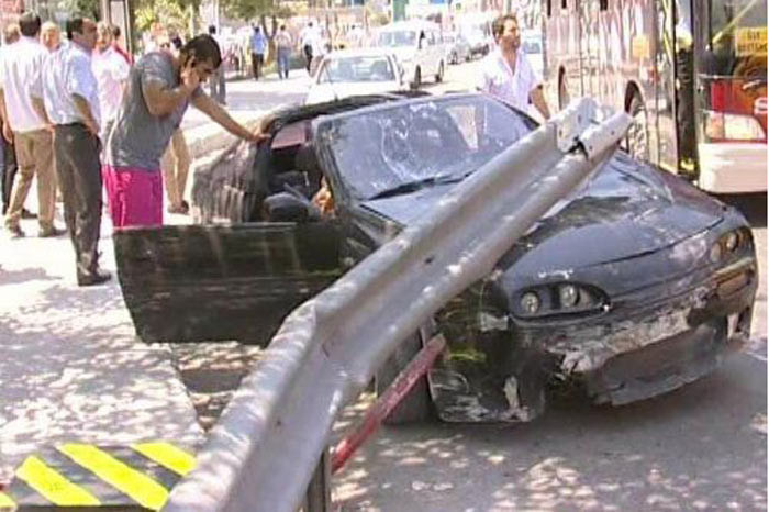 Otobüs durağında feci kaza - Resim: 1