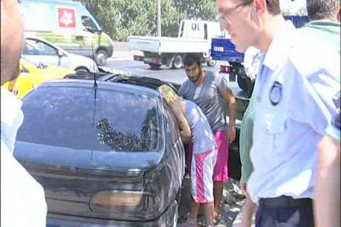 Otobüs durağında feci kaza - Resim: 3