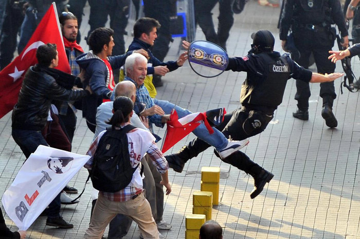 Taksim'de gazlı TOMA'lı müdahale - Resim: 2