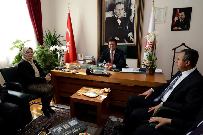 Türbanlı vekil Meclis'e geldi - Resim: 4