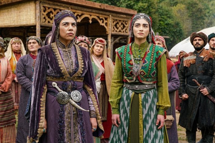 ATV Kuruluş Osman yıldızı Özge Törer'den bomba açıklamalar dizinin Bala Hatun'u - Resim: 4