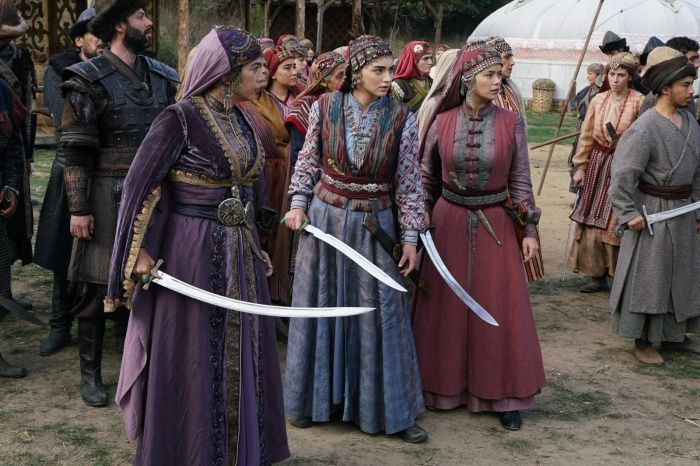 ATV Kuruluş Osman yıldızı Özge Törer'den bomba açıklamalar dizinin Bala Hatun'u - Resim: 2