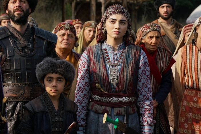 ATV Kuruluş Osman yıldızı Özge Törer'den bomba açıklamalar dizinin Bala Hatun'u - Resim: 3