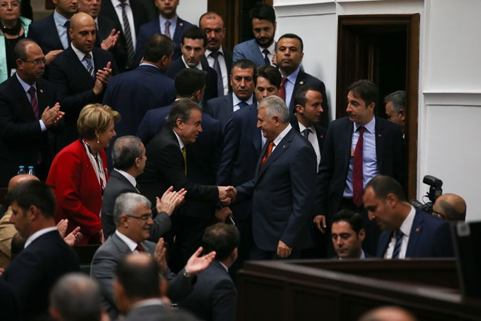 Ak Parti grubunda ünlü isimle selfie yarışı! - Resim: 4