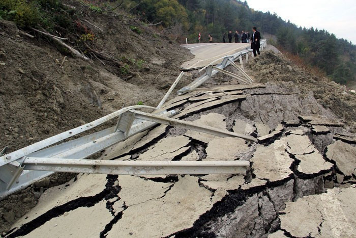 Sinop'ta şok manzara adeta yer yarıldı! - Resim: 4