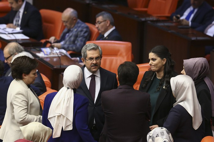 Adana'daki facia haberini alan milletvekilleri telefona sarıldı - Resim: 2