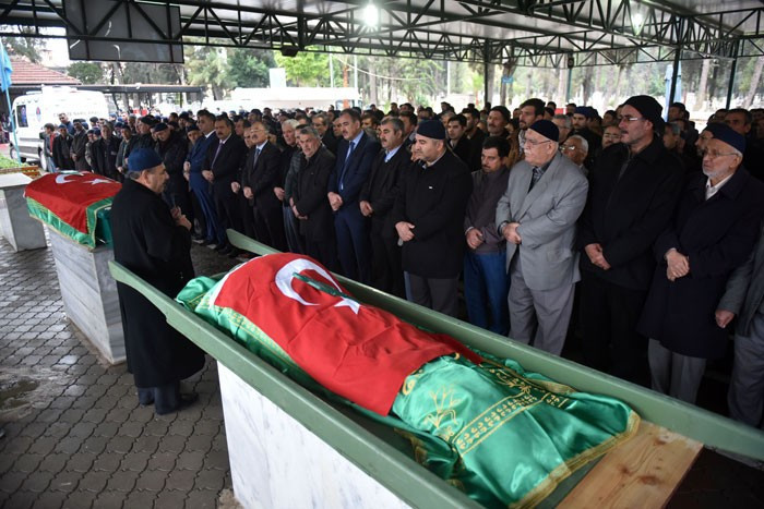 Kardeşinin cenazesinin başından ayrılmadı! - Resim: 1