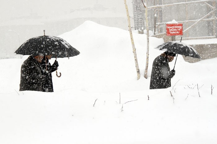 Kar kalınlığı bir metreyi buldu! İlginç görüntüler - Resim: 4