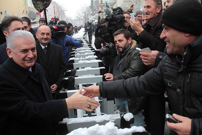 Başbakan karı görünce dayanamadı! - Resim: 3