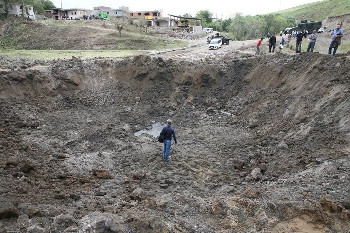 Diyarbakır'da PKK kanlı tarihinin en büyük bombalı saldırısı - Resim: 2