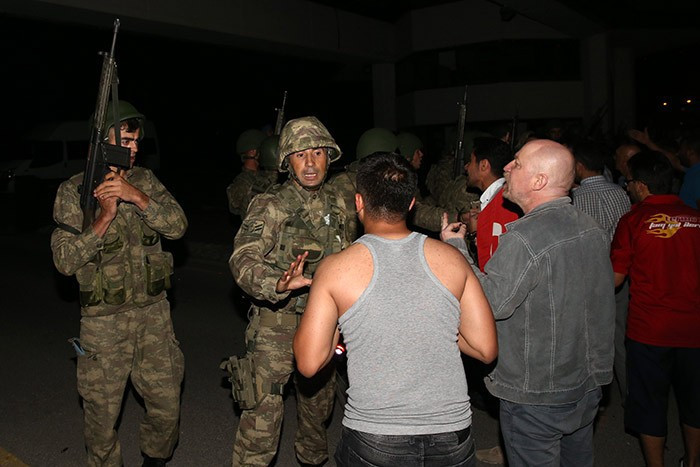 Kahraman halk darbeci askere dersini böyle verdi! - Resim: 2