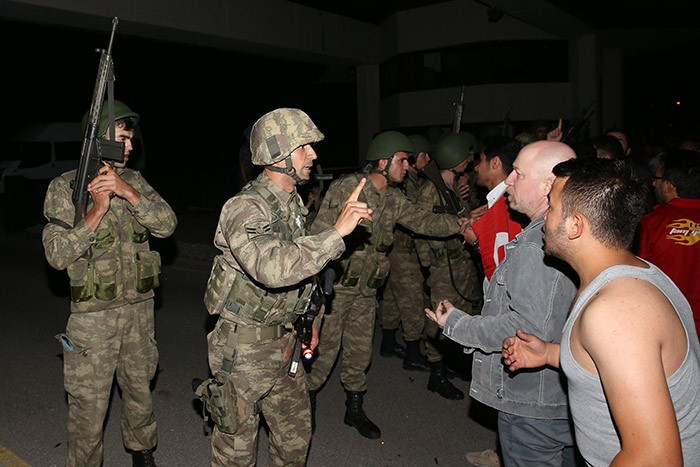 Kahraman halk darbeci askere dersini böyle verdi! - Resim: 3