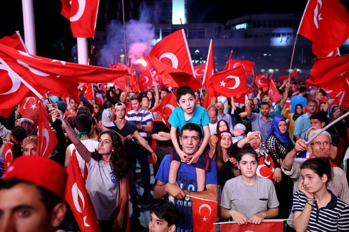 Demokrasi nöbetinin en güzel karesi! - Resim: 1