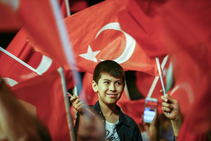 Demokrasi nöbetinin en güzel karesi! - Resim: 2