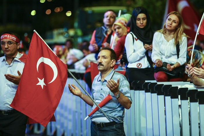 Demokrasi nöbetinin en güzel karesi! - Resim: 4