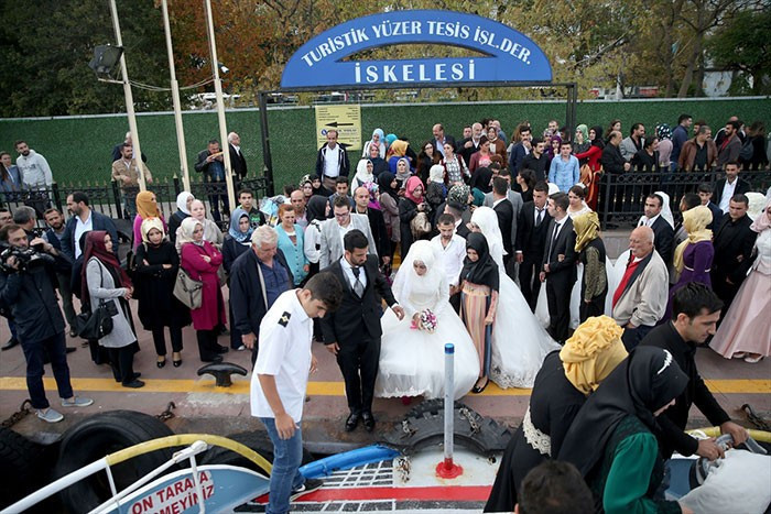 Kız Kulesi'nde ilginç görüntü! Tam 15 gelin... - Resim: 2