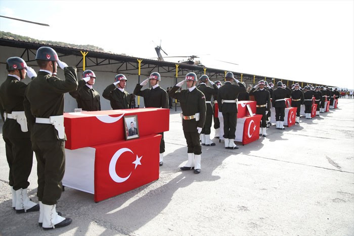 Şırnak şehitleri uğurlandı! Yürek yakan kareler - Resim: 4