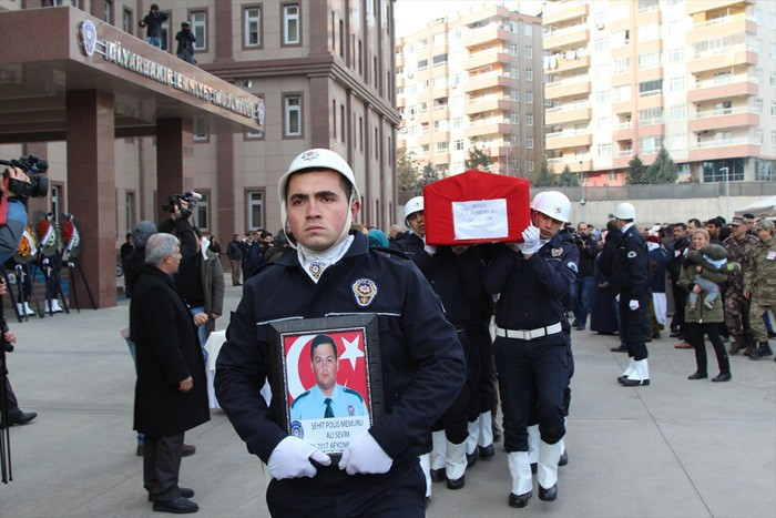 Şehit eşinden yürek yakan sözler! Bir kere öpsün... - Resim: 1