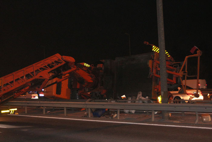 TEM otoyolunda vinç devrildi! Ölü ve yaralılar var! - Resim: 3