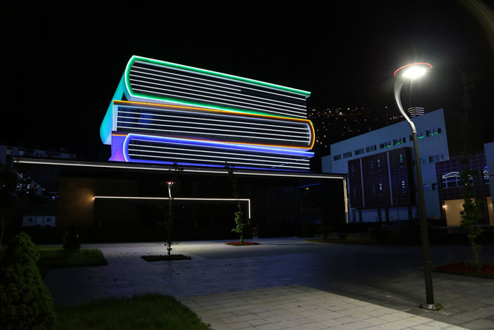 Artvin'in sıradışı kütüphanesine bakın görenler gözlerine inanamıyor! - Resim: 2