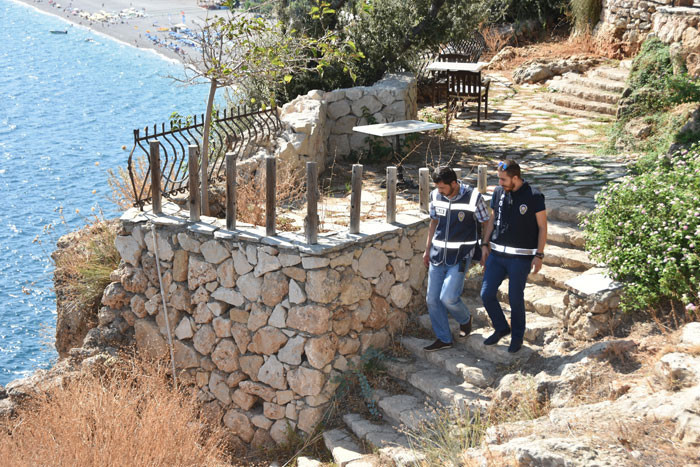 Polis okuldan kaçan 430 öğrenciyi yakaladı! - Resim: 1