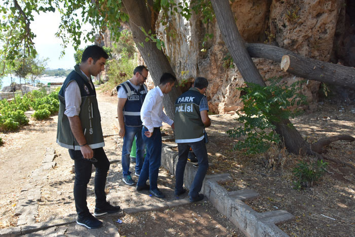 Polis okuldan kaçan 430 öğrenciyi yakaladı! - Resim: 3