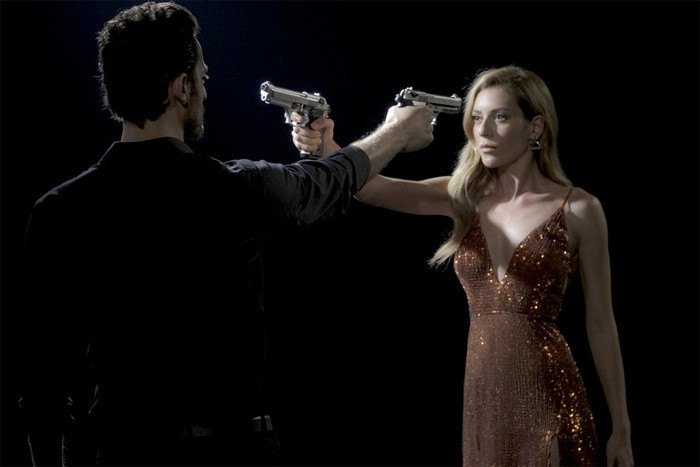 Sinem Kobal Yüz Yüze çıplak banyo sahnesi geceye damga vurdu - Resim: 1