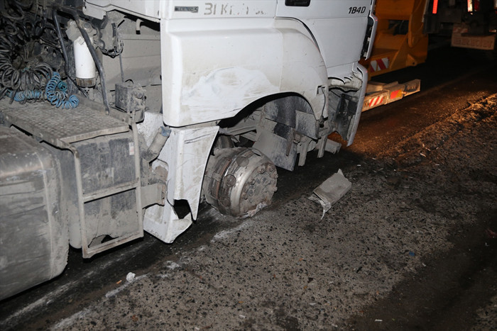 TEM'de ters şeritte ilerleyen TIR dehşeti görüntülendi - Resim: 4